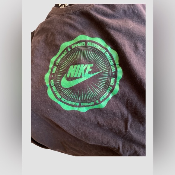 Nike lot of 2 Short Sleeve T-Shirts in Men’s Sz Sm & Medium Cotton Graphic - Picture 7 of 10